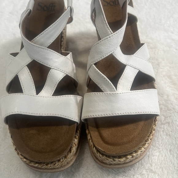 NWT Sofft Women's Devyn Sz 9.5 Wedge Sandals White Leather Open Toe Ankle Strap - Picture 2 of 16